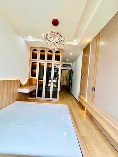 Hình ảnh Nhà đẹp thang máy 5 tầng CMT8 - Hẻm xe hơi