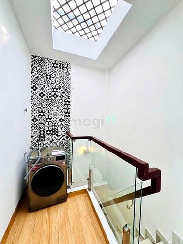 Hình ảnh Nhà đẹp thang máy 5 tầng CMT8 - Hẻm xe hơi