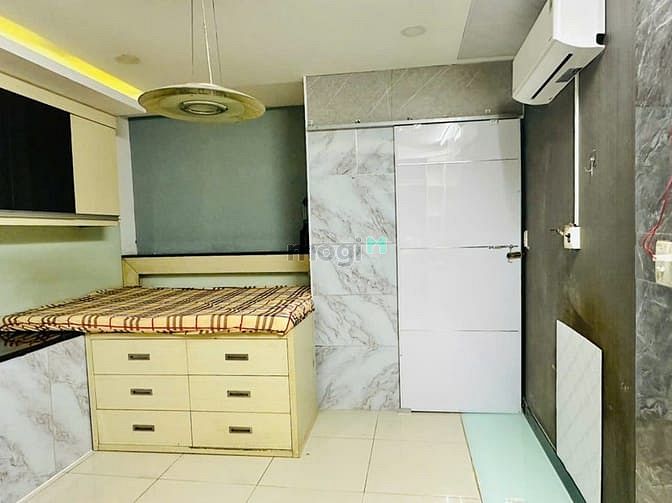 Hình ảnh Phòng Máy Lạnh ~16Mv, Tầng Lửng, khách Nữ