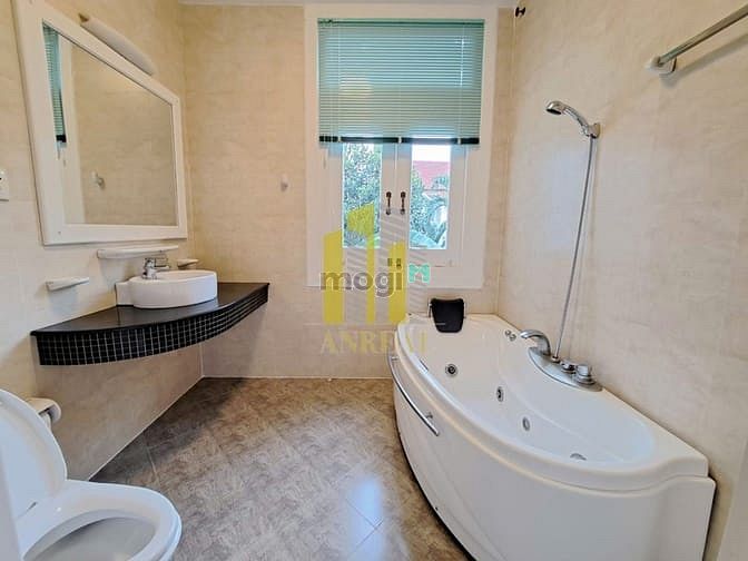 Hình ảnh Biệt Thự Sân Vườn 300m2 - Đầy Đủ Nội Thất Tiện Nghi - Giá 60 Triệu