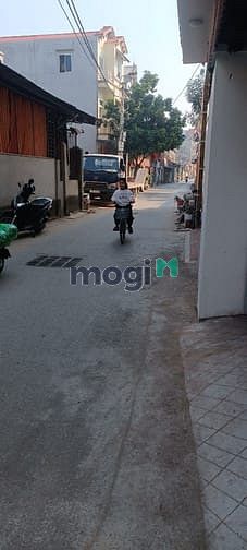 Hình ảnh Phố Me Hương Mạc DT 42m chỉ hơn 2tỷ một chút.