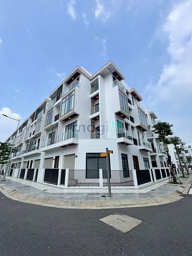 Hình ảnh Gia đình bán Gấp nhà phố, xây 4 tầng ngay trường FPT Long Hậu, Long