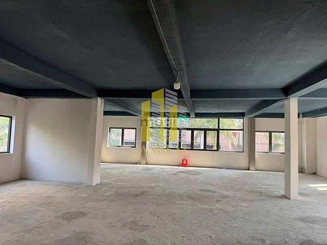 Hình ảnh Tòa Nhà Văn Phòng 6 Lầu Trống Suốt + Thang Máy - DTSD 1800m2