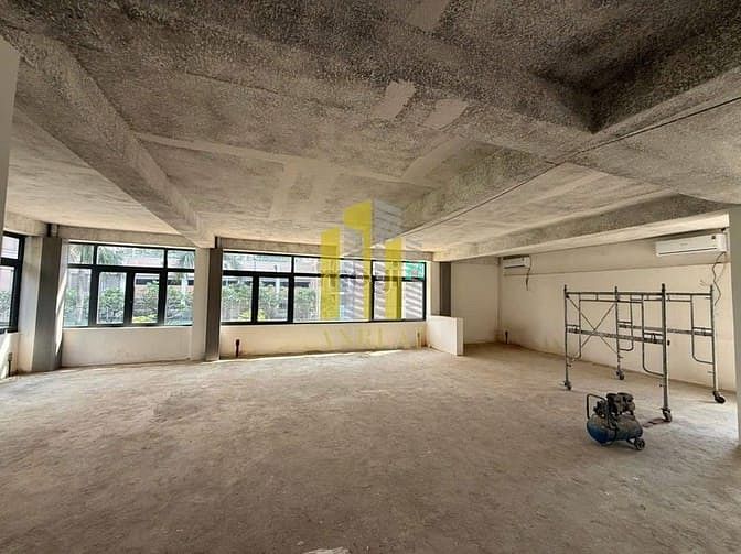 Hình ảnh Tòa Nhà Văn Phòng 6 Lầu Trống Suốt + Thang Máy - DTSD 1800m2