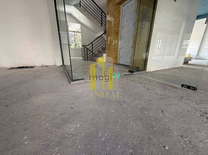 Hình ảnh Tòa Nhà Văn Phòng 6 Lầu Trống Suốt + Thang Máy - DTSD 1800m2