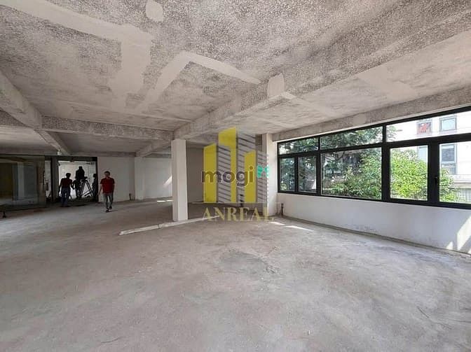 Hình ảnh Tòa Nhà Văn Phòng 6 Lầu Trống Suốt + Thang Máy - DTSD 1800m2