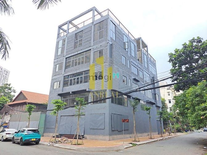 Hình ảnh Tòa Nhà Văn Phòng 6 Lầu Trống Suốt + Thang Máy - DTSD 1800m2