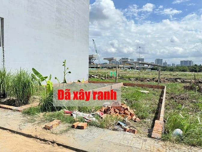 Hình ảnh Bán đất mặt tiền 230 Nguyễn Xiển