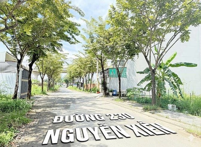 Hình ảnh Bán Lô Đất mặt tiền 230 Nguyễn Xiển