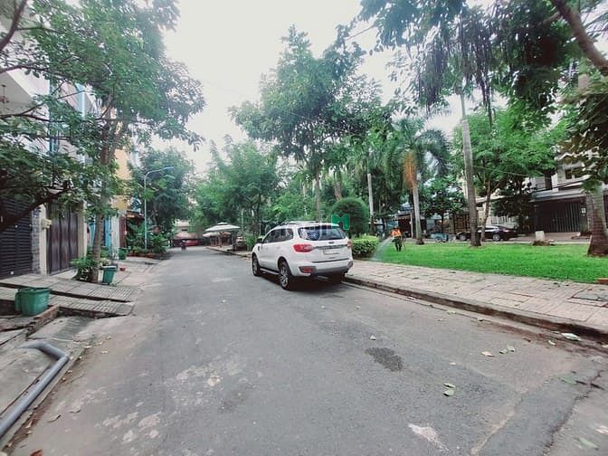 Hình ảnh BÁN ĐẤT- NGAY CV ĐẶNG THÙY TRÂM, P13- DT 92m- gần đạị học văn lang