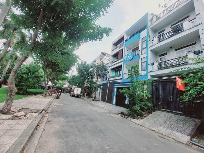 Hình ảnh BÁN ĐẤT- NGAY CV ĐẶNG THÙY TRÂM, P13- DT 92m- gần đạị học văn lang