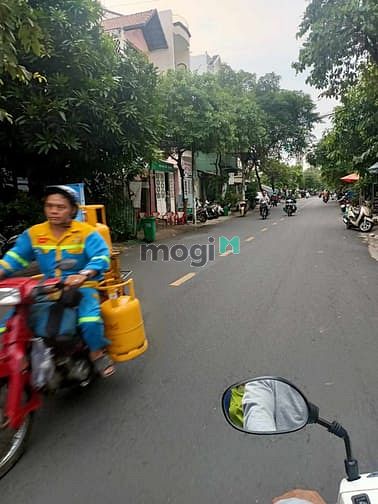 Hình ảnh Mặt tiền đường số Lâm Văn bền, Tân quy quận 7. 5,5*21 chỉ 16 tỷ.