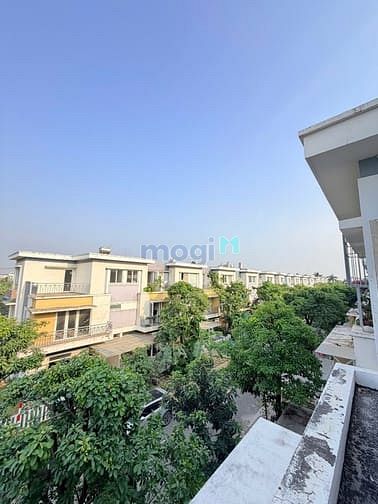 Hình ảnh Chính Chủ Gửi Bán Nhà Phố Liền Kề Khu Dự Án Rosita Đường Nguyễn Thị Tư