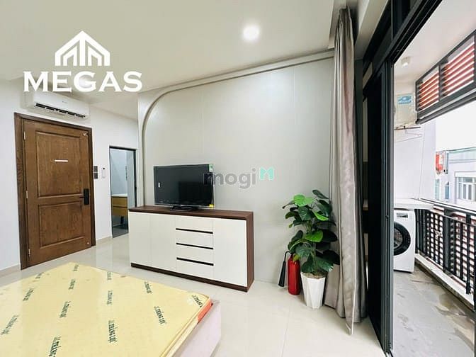 Hình ảnh Căn Hộ - Tách Bếp - Full Nội Thất - Ban Công Ngay Công Viên Làng Hoa