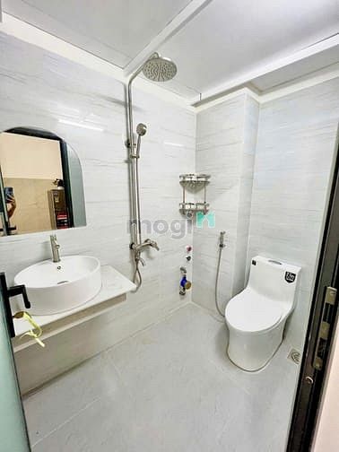 Hình ảnh Cho Thuê Studio - Full Nội Thất - Ban Công Ngay Công Viên Làng Hoa
