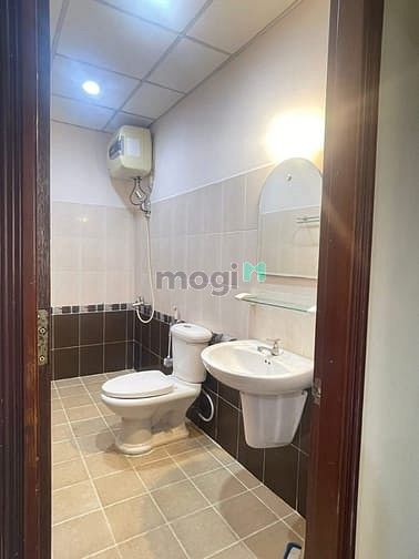 Hình ảnh Chung cư 590 CMT8, Quận 3: 100m2, 3p ngủ, 15triệu, ban công