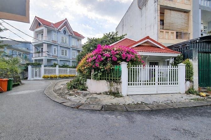 Hình ảnh BÁN Đất Quận 2 GÓC 2 MẶT TIỀN ĐƯỜNG ô tô ngang hơn 6.2m full thổ