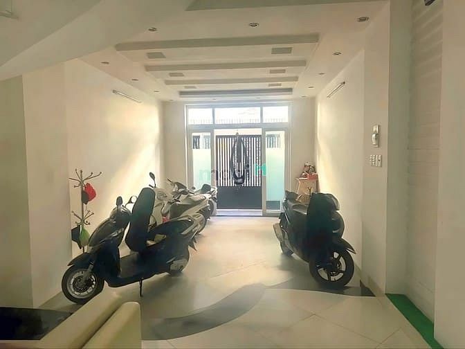 Hình ảnh Nhà HXH 5 Tầng, Chợ Bàn Cờ, Xe Hơi Vào Nhà, Khu Cao Tầng, Giá 19.8 Tỷ