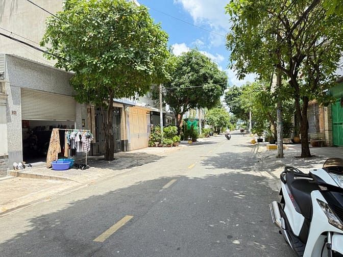 Hình ảnh 💯 HIẾM💥Còn Sót Nền Đất Đẹp MTNB khu Tên Lửa 4,5x20m SÁT ĐS 6, GẦN CV