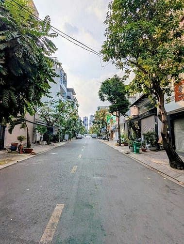 Hình ảnh Nhà 4 tầng mặt tiền đường số Lâm Văn bền quận 7. 6,8*20 hơn 23 tỷ.