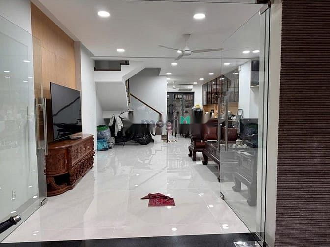 Hình ảnh Cho Thuê Nhà 6X18 3 lầu đường Tô Hiến Thành, Phường 13, Quận 10