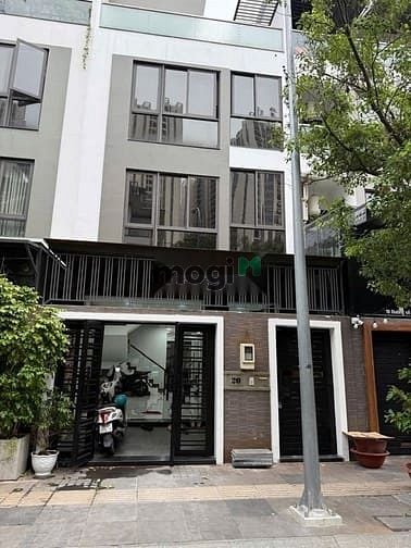Hình ảnh Cho Thuê Nhà 6X18 3 lầu đường Tô Hiến Thành, Phường 13, Quận 10