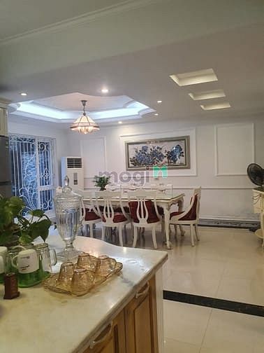 Hình ảnh cho thuê Biệt thự 214 Nguyễn Xiển, DT 170m x4T, mt 10m. 40tr/th