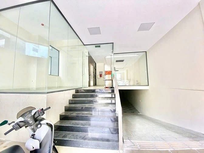 Hình ảnh Cho thuê tòa nhà 57 57A Hồ Hảo Hớn, DT 8x25m, 5 lầu Giá thuê 250 triệu