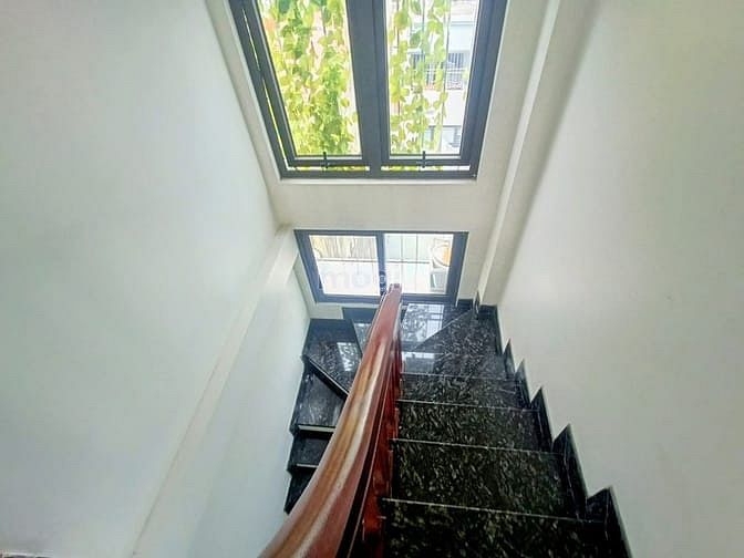 Hình ảnh Bán tòa nhà kính Trần Quốc Hoàn