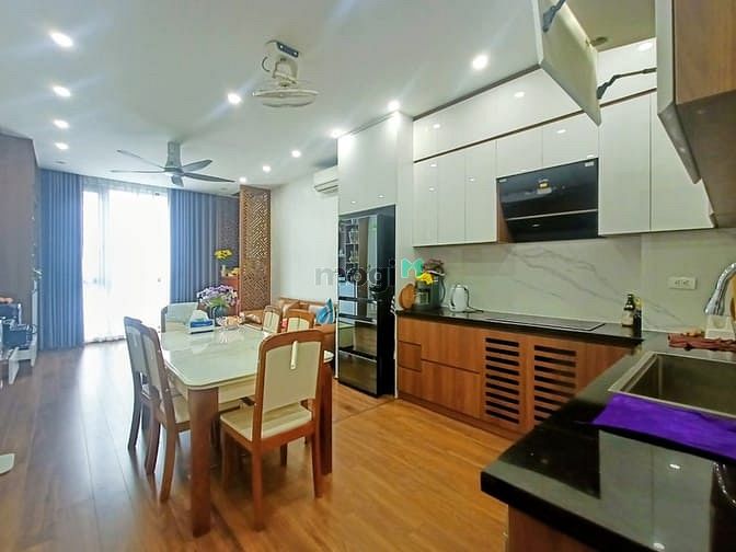 Hình ảnh Bán tòa nhà kính Trần Quốc Hoàn