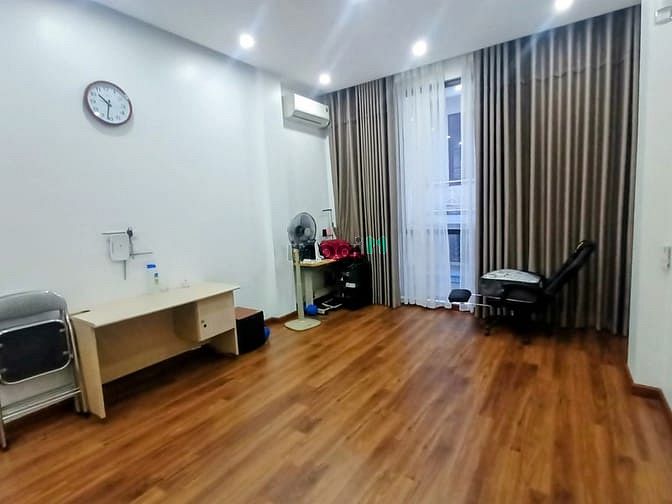 Hình ảnh Bán tòa nhà kính Trần Quốc Hoàn