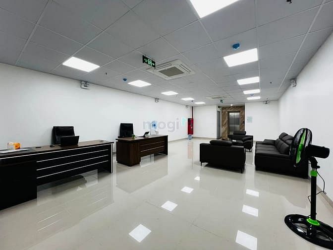 Hình ảnh Chính chủ bán tòa nhà văn phòng Lạc Long Quân