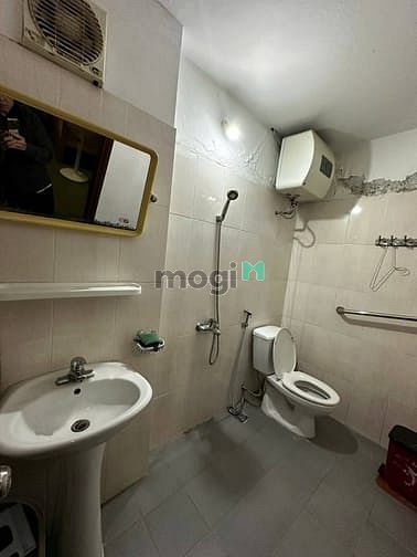 Hình ảnh Bán nhà Phân lô - SÁT phố - Trần Quốc Hoàn