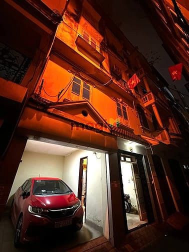 Hình ảnh Bán nhà Phân lô - SÁT phố - Trần Quốc Hoàn