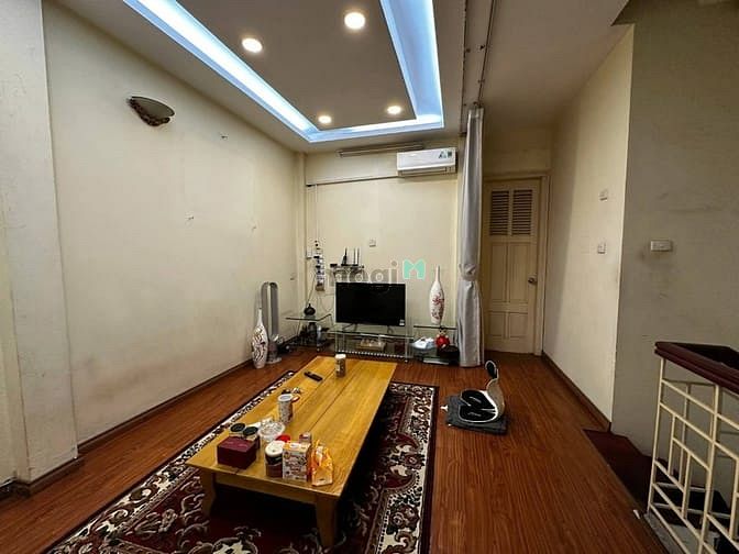 Hình ảnh Bán nhà Phân lô - SÁT phố - Trần Quốc Hoàn