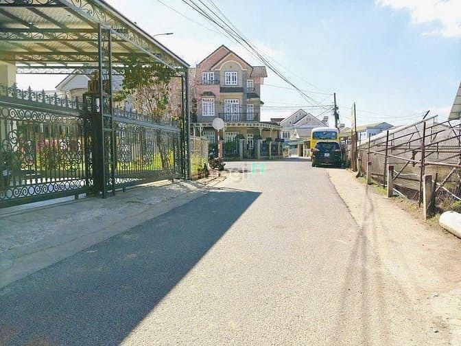 Hình ảnh Bán đất biệt thự 300m2 có sẵn nhà kho đường Nguyễn Hữu Cầu Đà Lạt