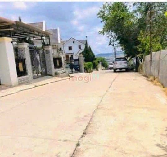 Hình ảnh Bán đất biệt thự 2 Mặt tiền đường Nam Hồ Đà Lạt *400m2 ngang 16m