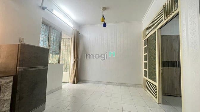 Hình ảnh Chung cư 590, CMT8 chỉ 9,5tr căn 2p có nội thất, căn góc lầu 1,