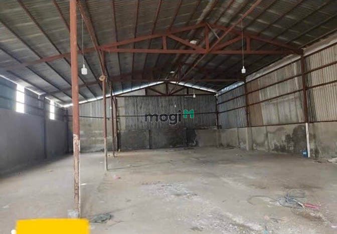Hình ảnh Cho thuê mặt bằng kho 400m2 ngã tư Ga, Ql1A Quận 12