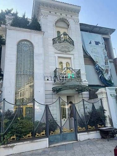 Hình ảnh Cần bán gấp biệt thự Thành phố Giao lưu - Thang Máy