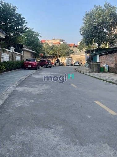 Hình ảnh Cần bán gấp biệt thự Thành phố Giao lưu - Thang Máy
