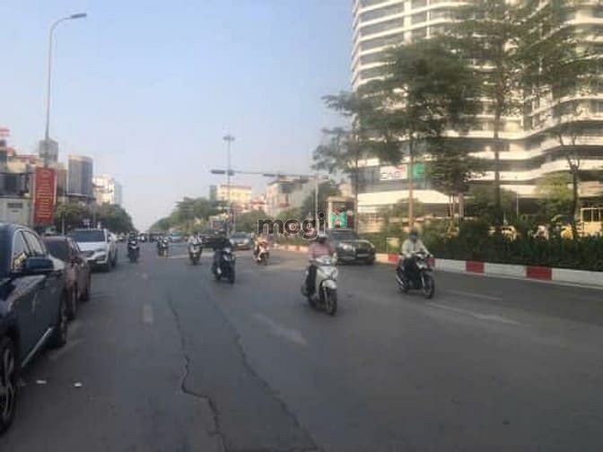 Hình ảnh Bán gấp nhà mặt phố Liễu Giai - có hầm