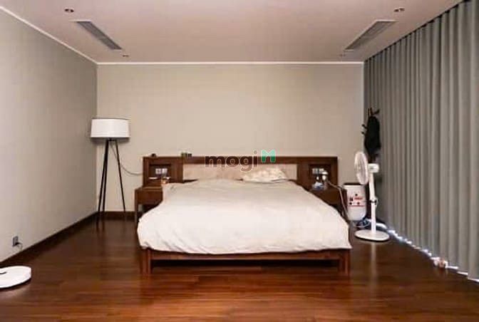 Hình ảnh Bán gấp nhà mặt phố Liễu Giai - có hầm