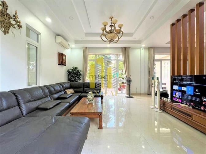 Hình ảnh Biệt Thự Trần Não 340m2 Sân Vườn Rộng - Đầy Đủ Nội Thất