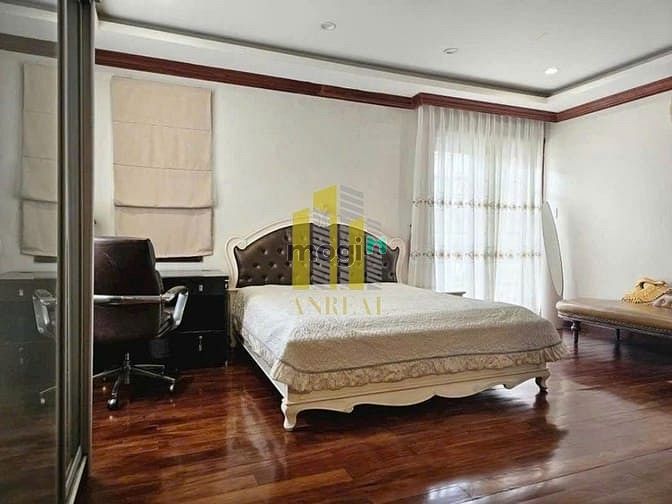 Hình ảnh Biệt Thự Cao Cấp Trần Não - Thang Máy - Nội Thất Xịn - Giá 99 Triệu