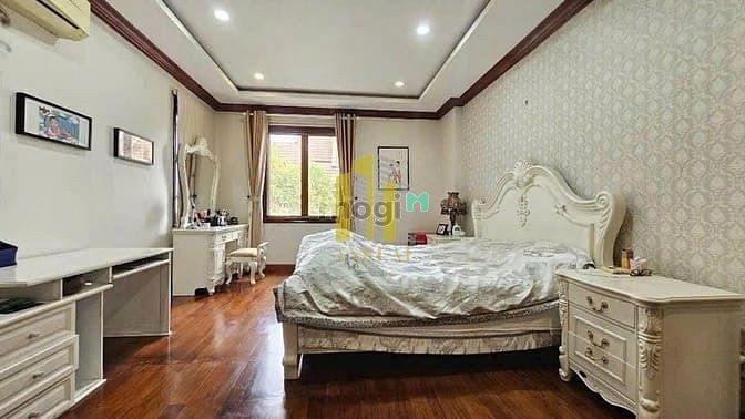 Hình ảnh Biệt Thự Cao Cấp Trần Não - Thang Máy - Nội Thất Xịn - Giá 99 Triệu