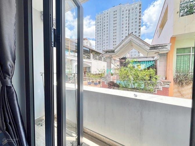 Hình ảnh Balcony fullNT Trần Đình Xu P. Cô Giang ngay Trần Hưng Đạo Quận 1