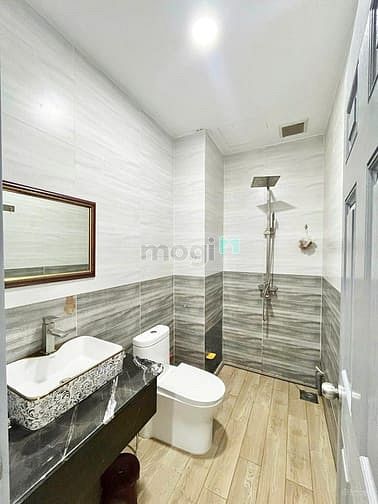 Hình ảnh Balcony fullNT Trần Đình Xu P. Cô Giang ngay Trần Hưng Đạo Quận 1