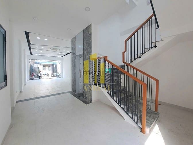 Hình ảnh Tòa Văn Phòng Lương Định Của 450m2 - 4 Lầu Trống Suốt, Có Thang Máy