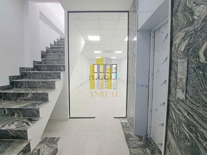 Hình ảnh Tòa Văn Phòng Lương Định Của 450m2 - 4 Lầu Trống Suốt, Có Thang Máy